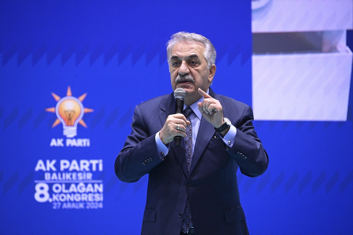 AK Parti Genel Başkan Yardımcısı ve Parti Sözcüsü Ömer Çelik, AK Parti Balıkesir 8. Olağan İl...