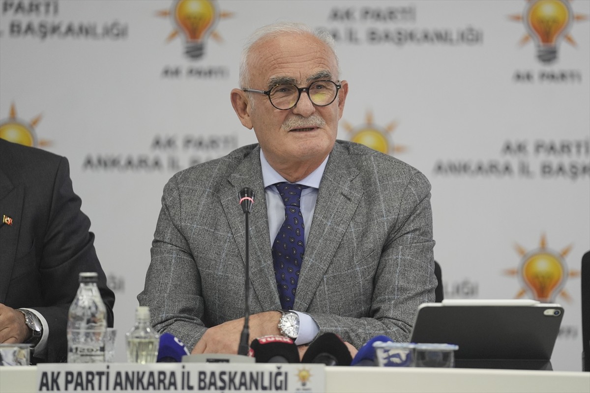 AK Parti Genel Başkan Yardımcısı ve Yerel Yönetimler Başkanı Yusuf Ziya Yılmaz (sağ 2), AK Parti...