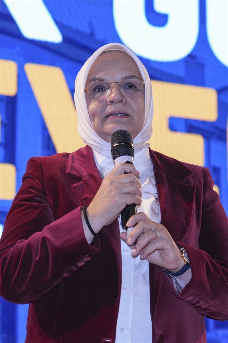 AK Parti Genel Merkez Kadın Kolları Başkanı Ayşe Keşir,  Altındağ Belediyesinin Şair Baki Kültür...