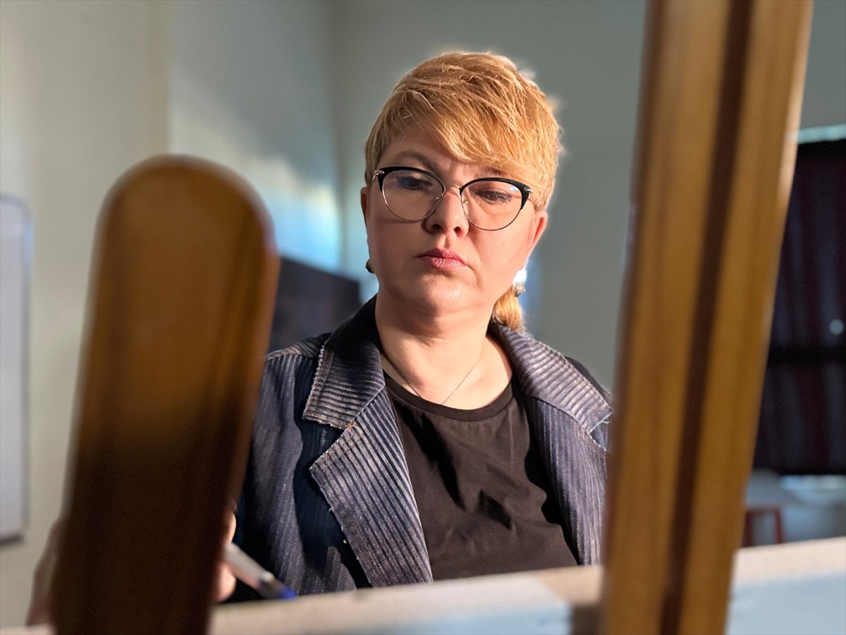 Akademisyen ve ressam Doç. Dr. Nilgün Şener, dünya çapından 100 seçkin sanatçının yer alacağı...