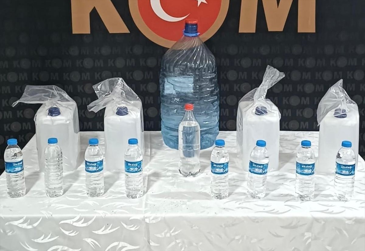 Amasya'da düzenlenen sahte içki operasyonunda gözaltına alınan 3 şüpheli tutuklandı, 85 litre etil...