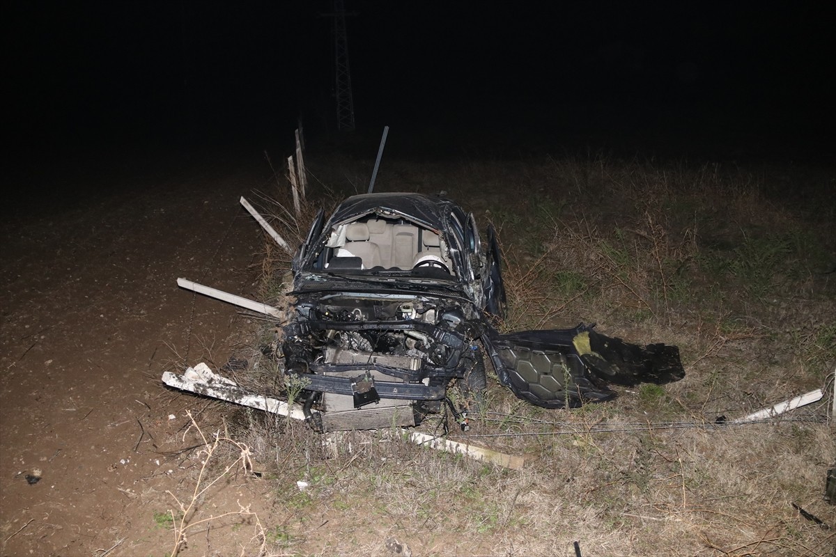  Amasya'nın Taşova ilçesinde otomobilin devrilmesi sonucu 1 kişi öldü, 1 kişi yaralandı.