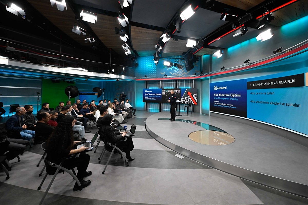 Anadolu Ajansı (AA) Akademi koordinasyonunda "Kriz Yönetimi Eğitimi" düzenlendi. AAtölye'deki...
