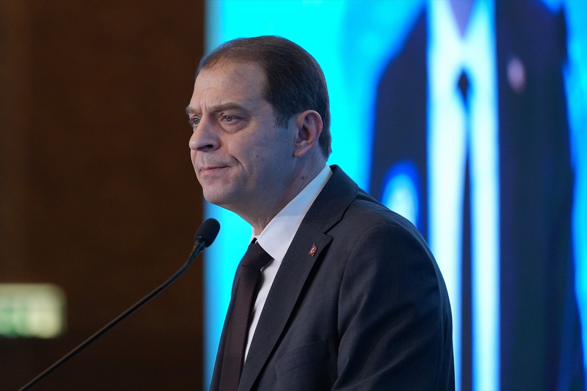 Ankara'da bir otelde gerçekleşen Geleceğin Enerjisi ve Depolama Kongresi'nin açılış töreninde...