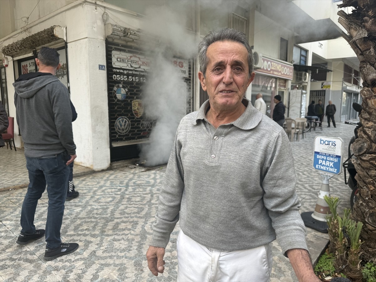 Antalya'nın Muratpaşa ilçesinde bir apartmanın bodrum katında çıkan yangın itfaiye ekiplerince...