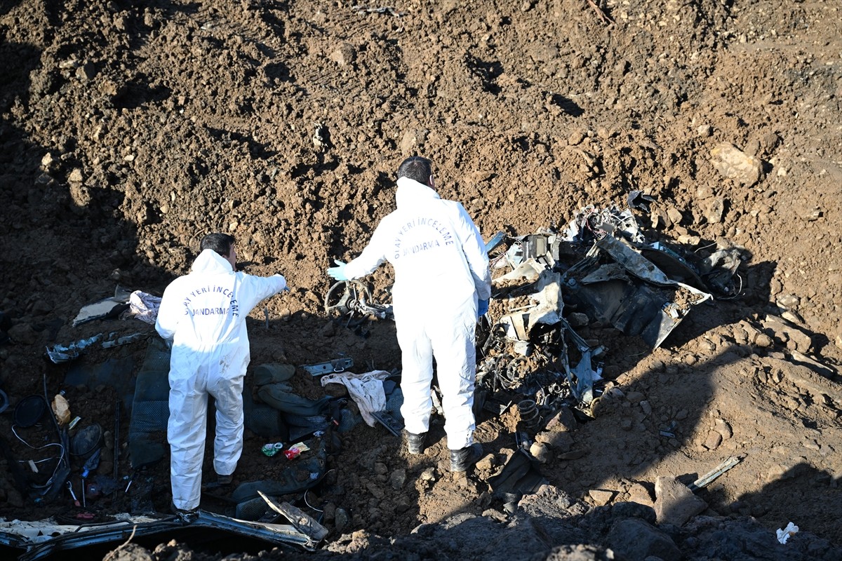  Artvin'in Arhavi ilçesinde dün meydana gelen ve Karadeniz Sahil Yolu'nun kapanmasına neden olan...