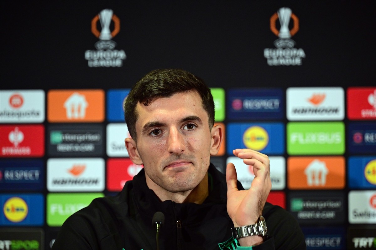 Athletic Bilbao futbolcusu Dani Vivian, UEFA Avrupa Ligi 6. haftasında yarın Fenerbahçe ile...