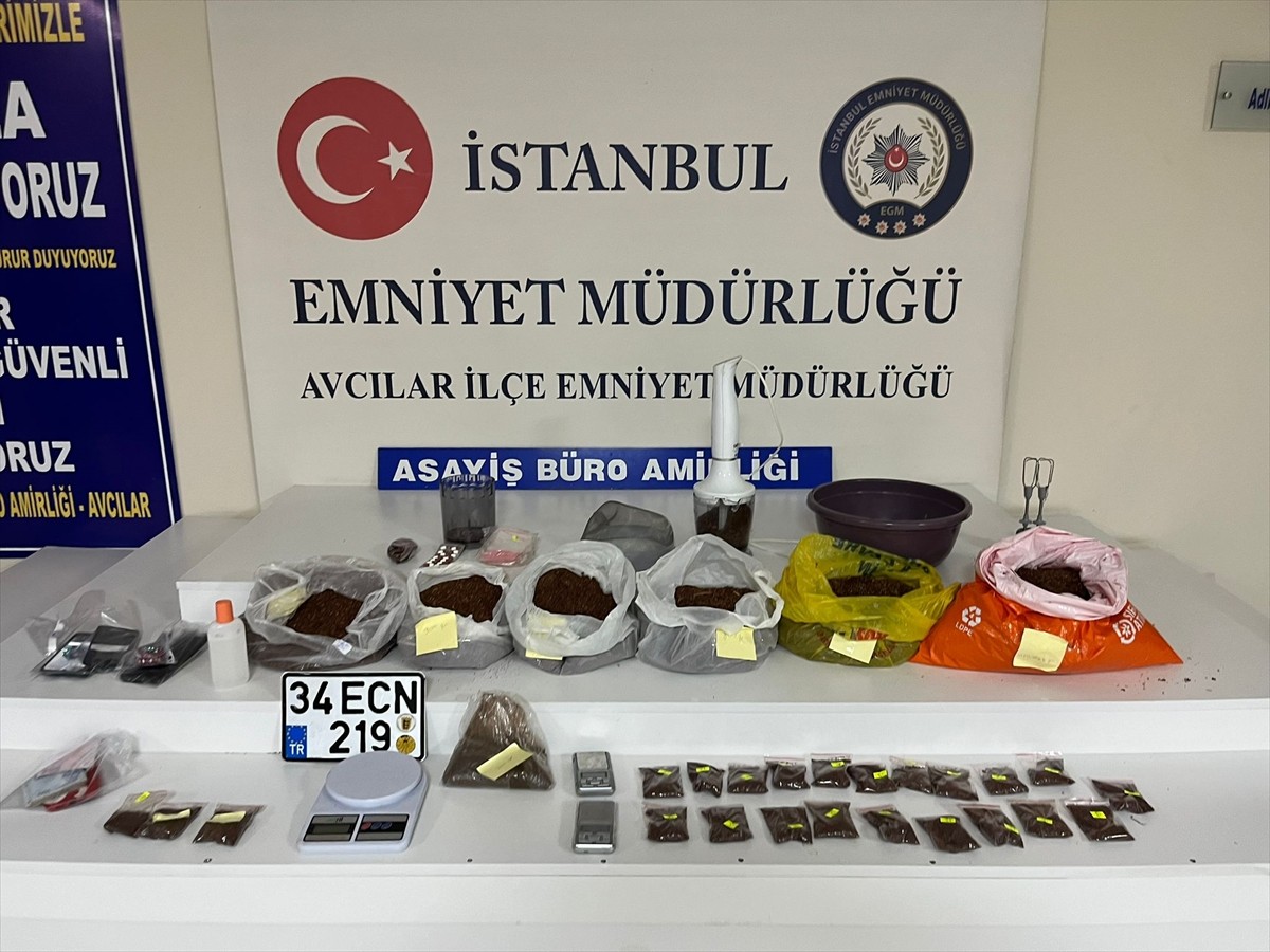 Avcılar'da, İlçe Emniyet Müdürlüğü Asayiş Büro Amirliği ekiplerince bir apart otele düzenlenen...