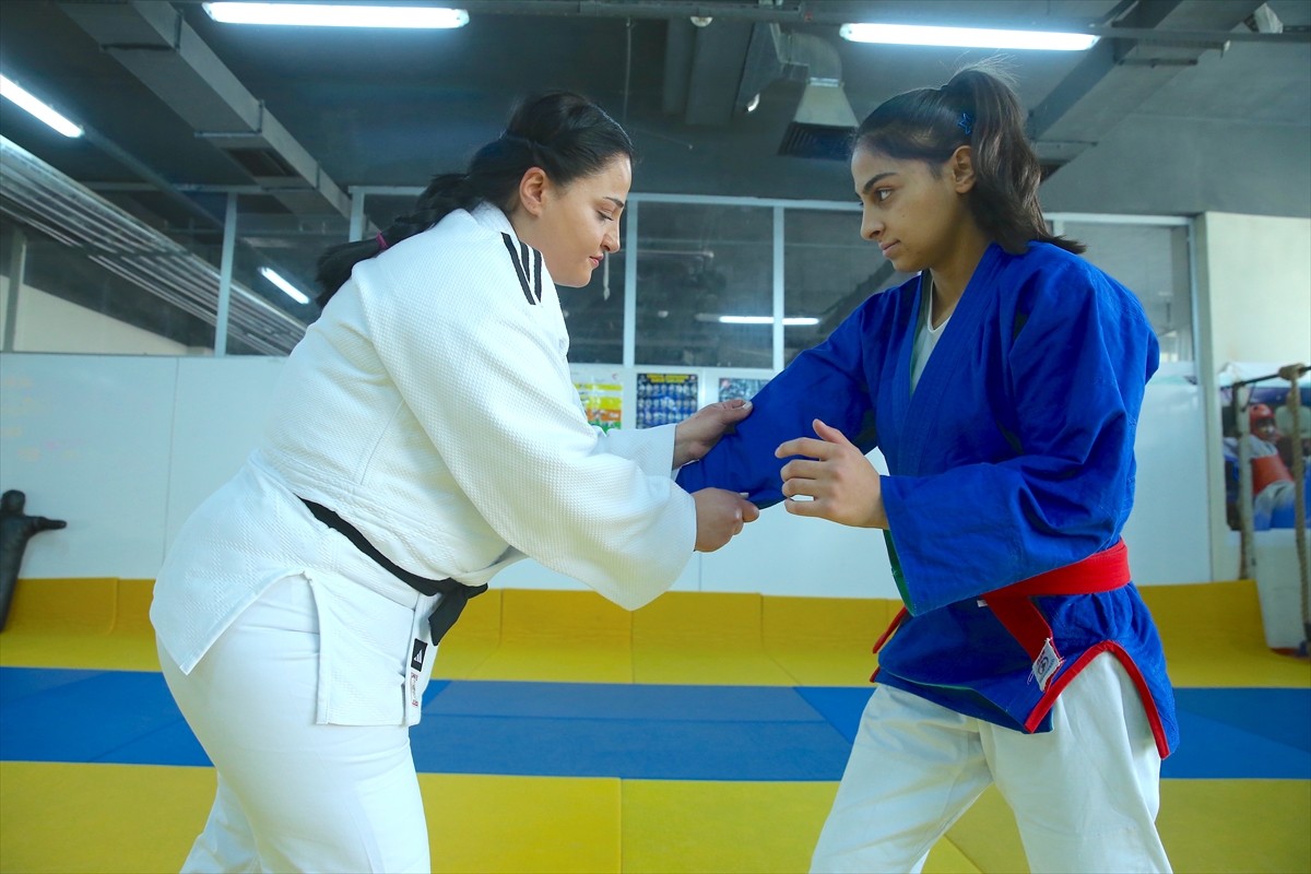 Avrupa birinciliği dahil çeşitli dereceler elde eden, son olarak Ümitler ve Gençler Kuraş Dünya...