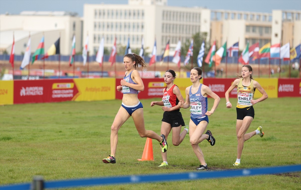Avrupa Kros Şampiyonası, 40 ülkeden sporcuların katılımıyla Antalya'da başladı. Türkiye Atletizm...