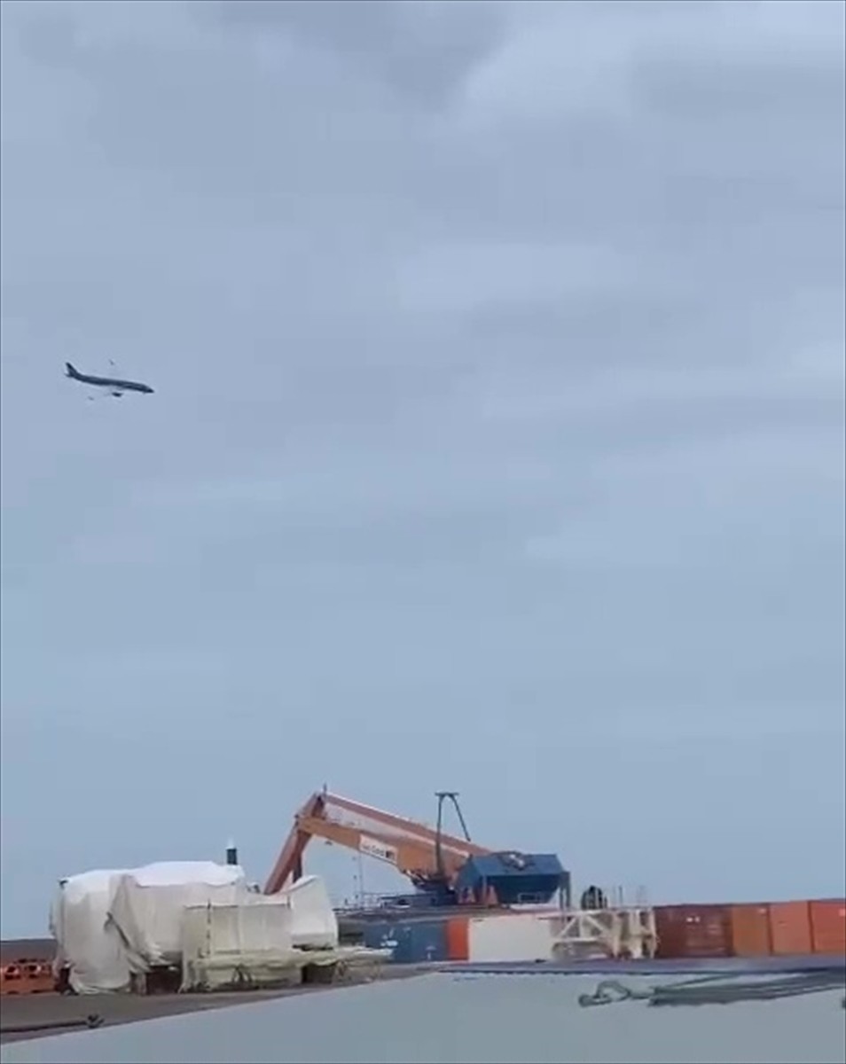 Azerbaycan Hava Yollarına (AZAL) ait uçağın Kazakistan'ın Aktau kenti yakınlarında düştüğü...