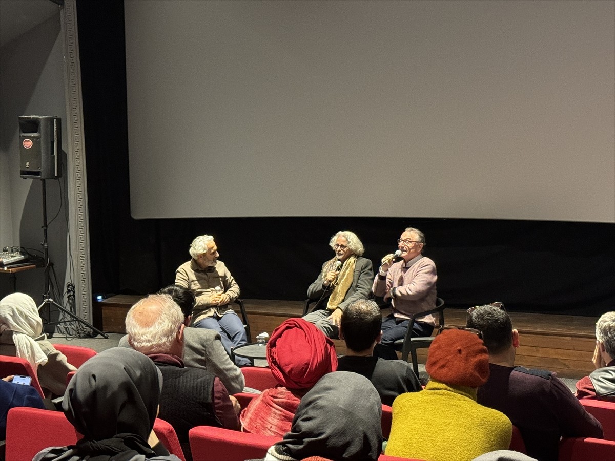 Bab'Aziz filmiyle bir çok uluslararası festivalden ödül alan Tunuslu yazar ve yönetmen Nacer...
