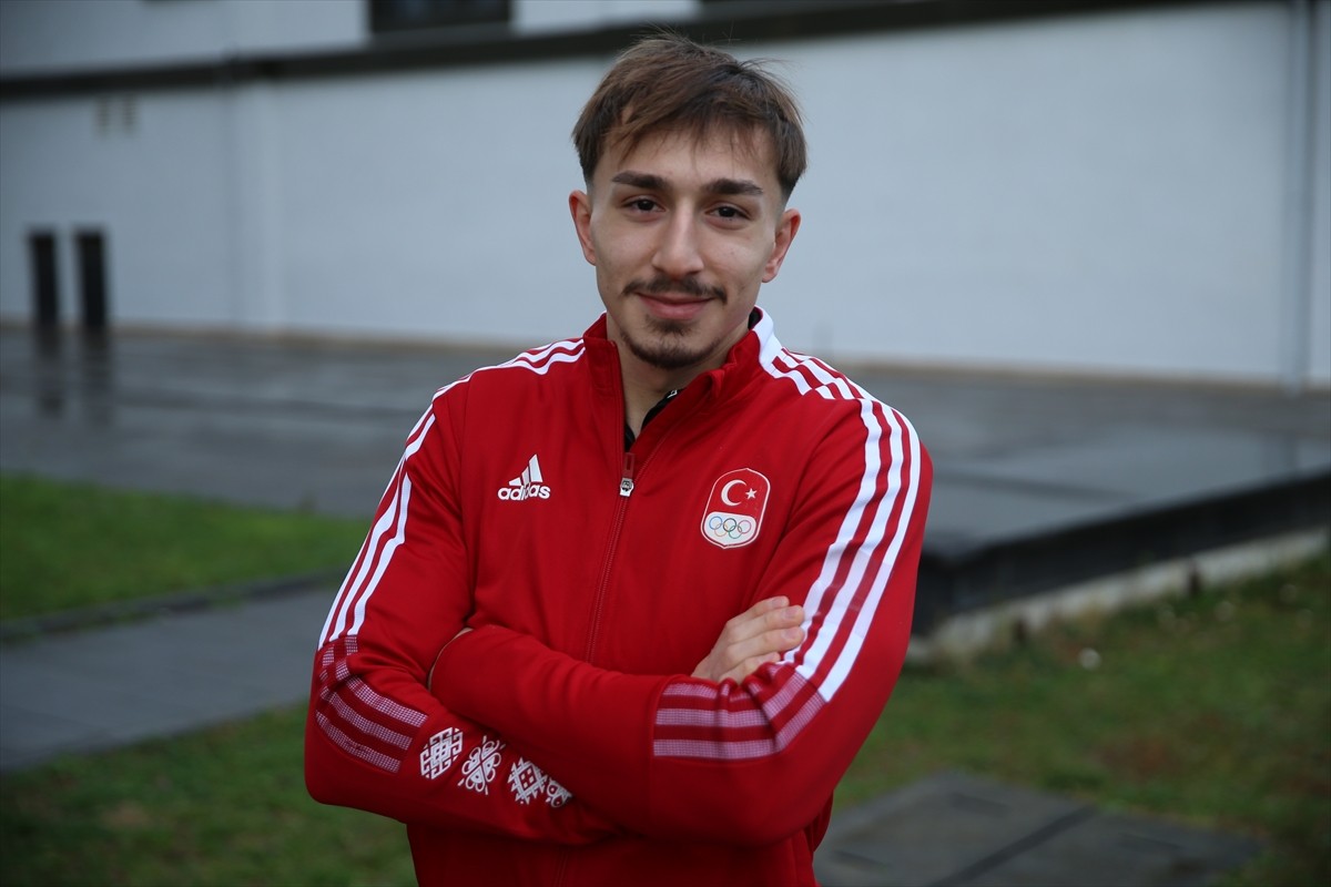 Bahreyn'de yapılan Dünya Halter Şampiyonası'nda bronz madalya kazanan Ordulu milli sporcu Yusuf...