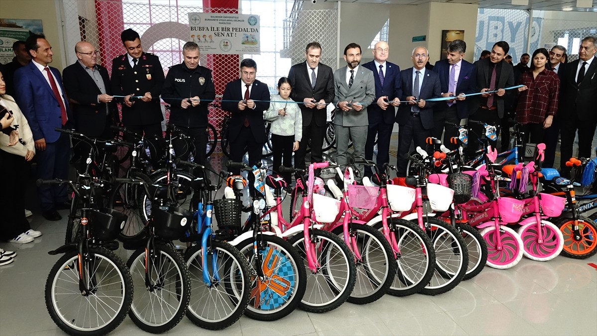 Balıkesir'in Burhaniye ilçesinde üniversite öğrencileri tarafından hazırlanan "BUBFA ile Bir Pedal...