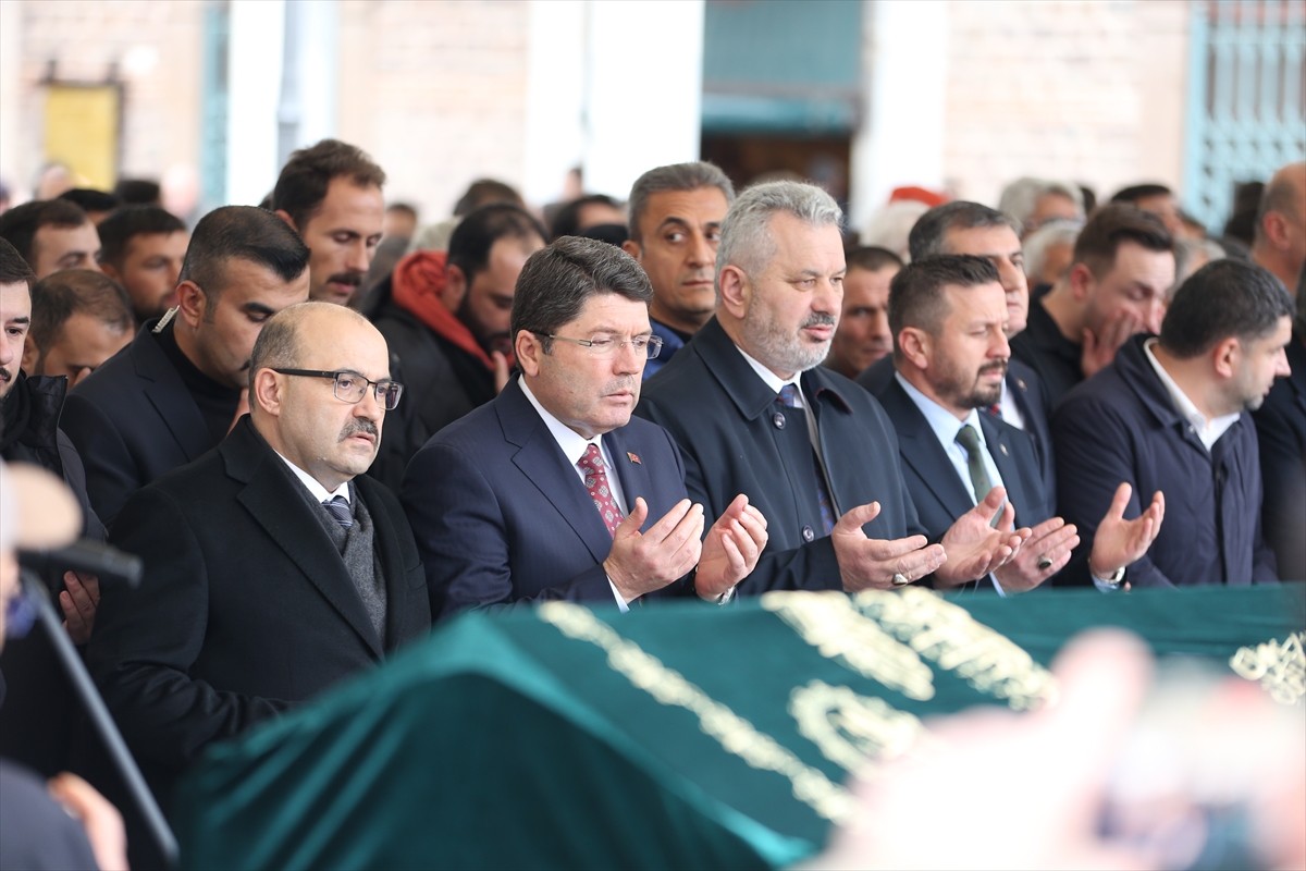 Balıkesir'in merkez Karesi ilçesindeki mühimmat fabrikasında meydana gelen patlama ve çökme...