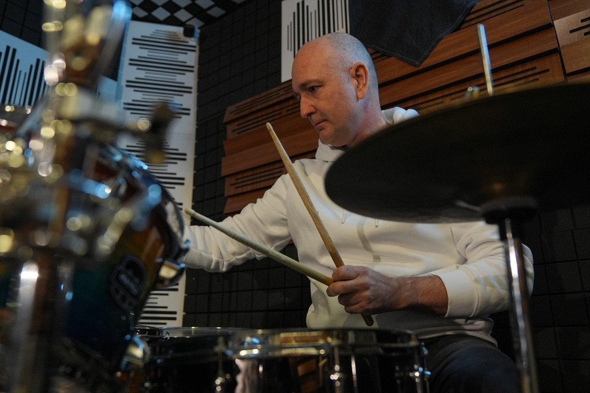 Başkentte, farklı sektörlerde çalışan beyaz yakalıların bir araya gelmesiyle kurulan İyilik İçin...