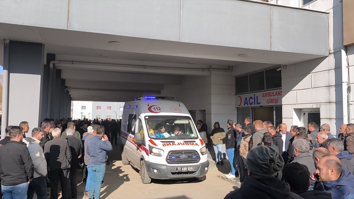 Batman'ın Sason ilçesinde pikabın şarampole devrilmesi sonucu 1 kişi öldü, 6 kişi...