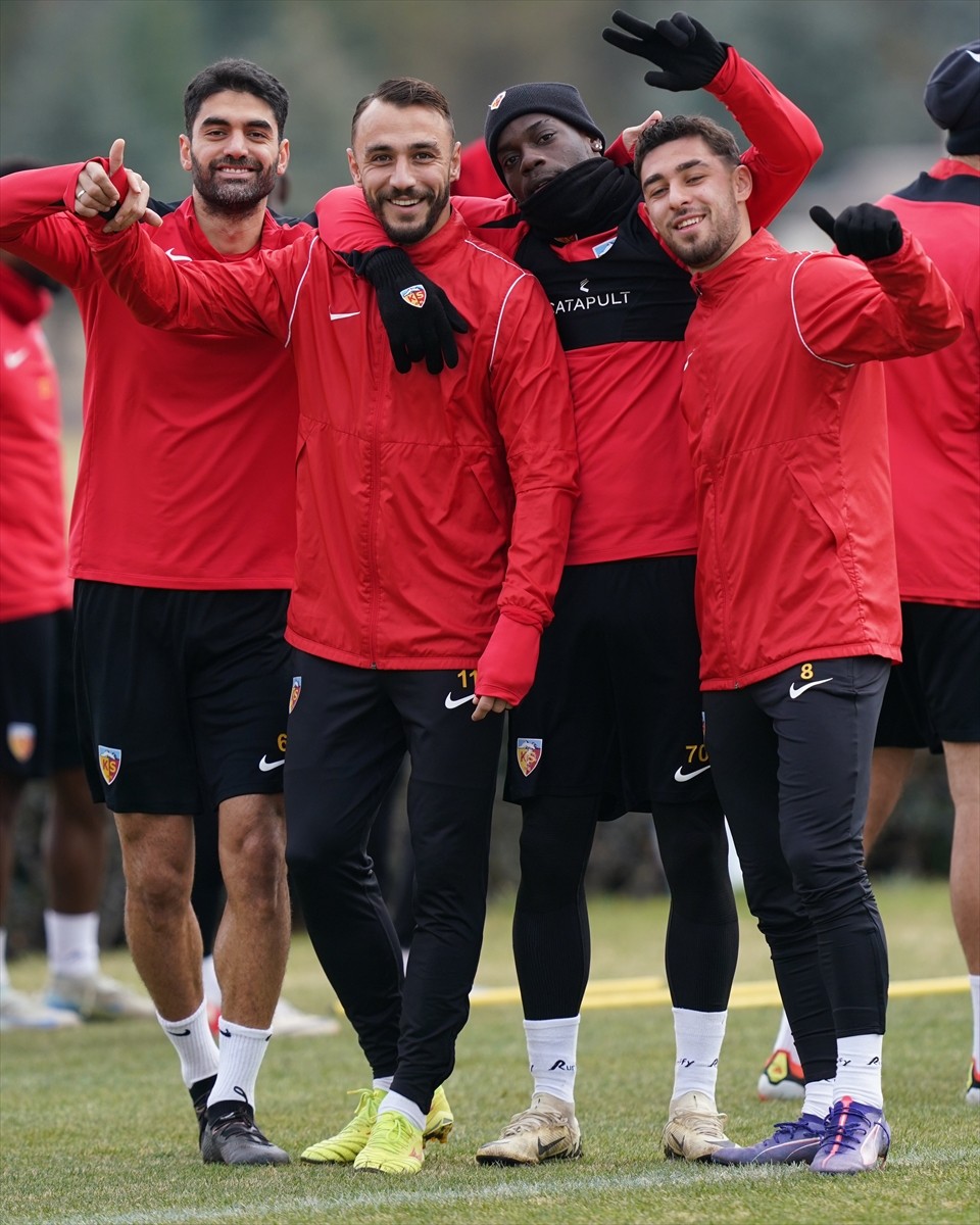 Bellona Kayserispor, Trendyol Süper Lig'in 16. haftasında Onvo Antalyaspor ile deplasmanda...