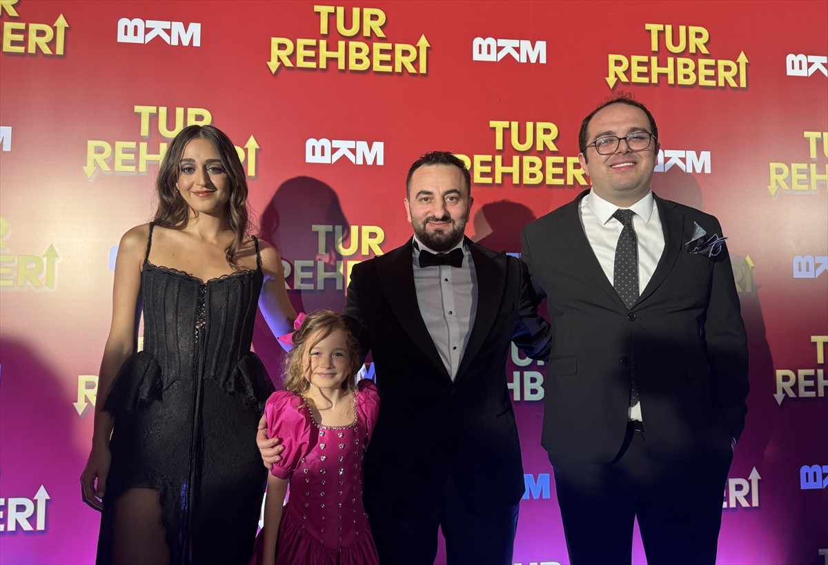 Beşiktaş Kültür Merkezi'nin (BKM) yeni yapımlarından "Tur Rehberi", 1 Ocak 2025'te...