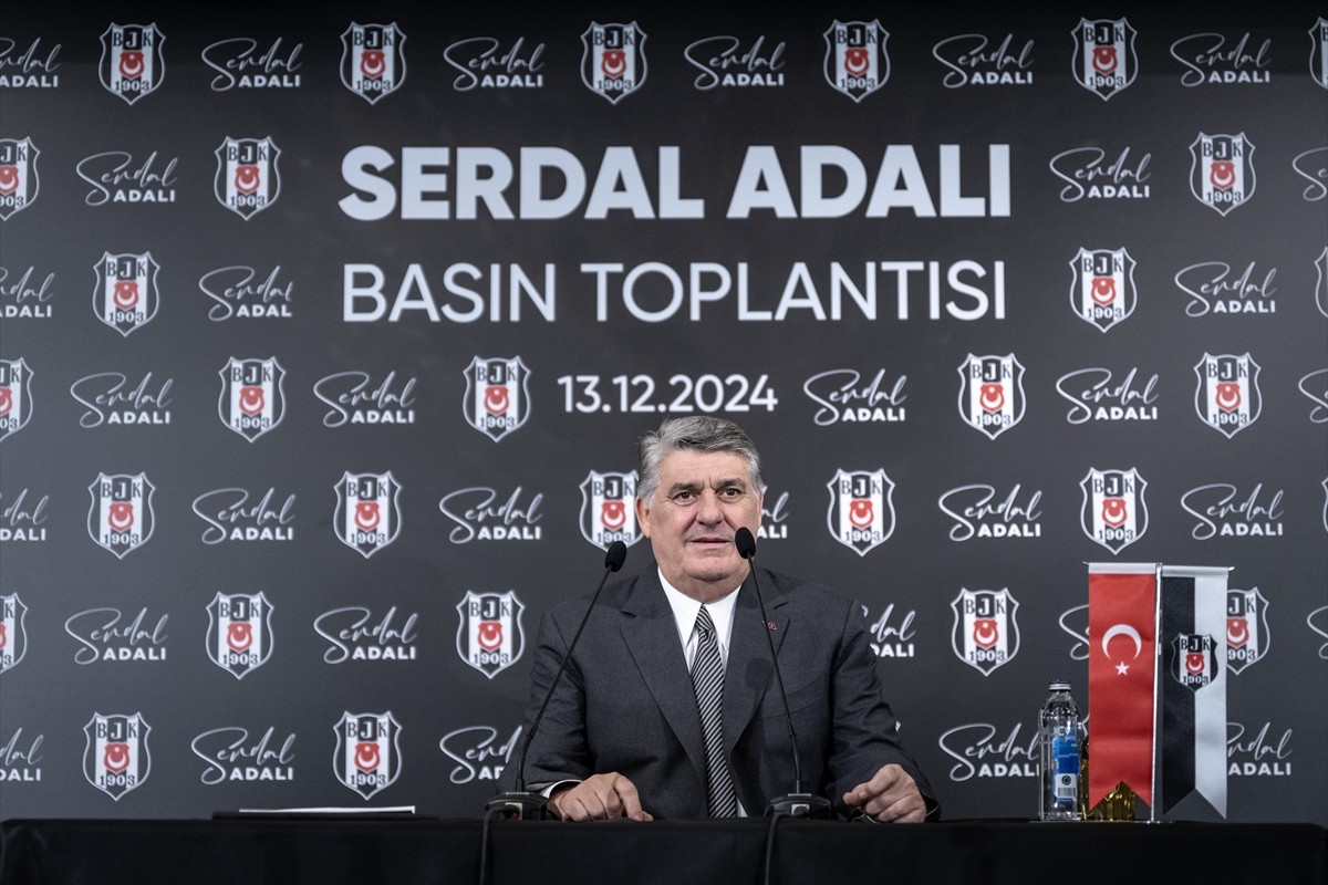 Beşiktaş Kulübü Başkan adayı Serdal Adalı, Beşiktaş'taki bir otelde gerçekleştirilen basın...