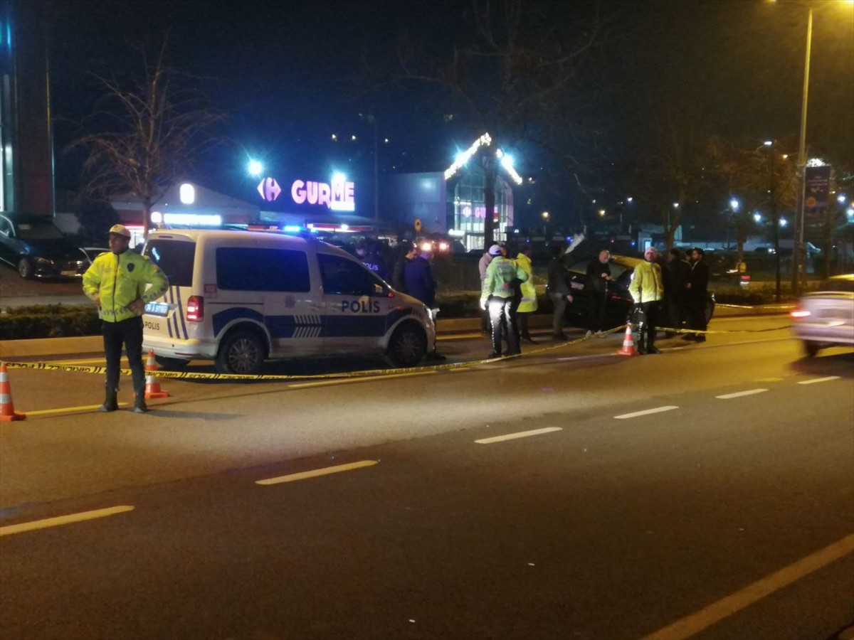 Beykoz'da trafikte tartıştığı sürücüyü silahla yaralayan polis memurunun açığa alınarak görevden...