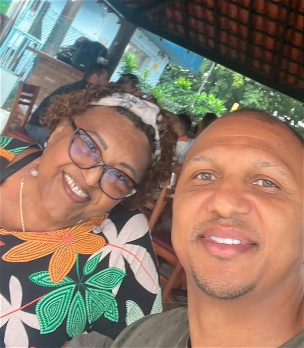 Brezilya asıllı eski milli futbolcu Mehmet Aurelio'nun annesi, Çekmeköy'deki evinde geçirdiği kalp...