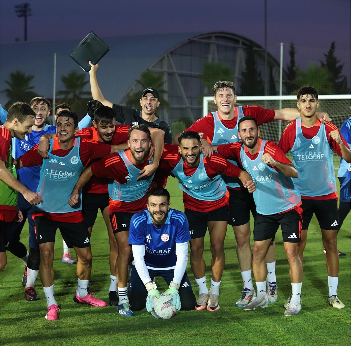 Brezilyalı teknik direktör Alex de Souza yönetiminde evinde daha etkili performans sergileyen Onvo...