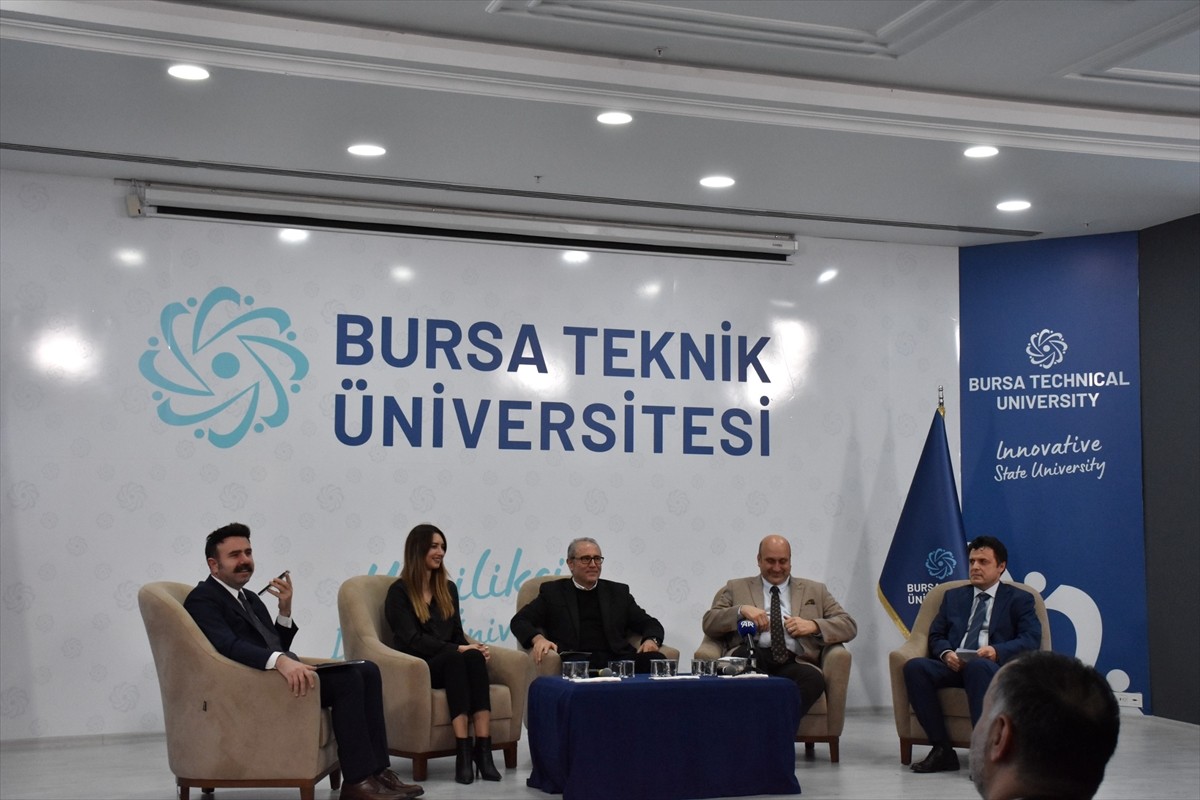 Bursa Teknik Üniversitesinde (BTÜ) "Dijital Çağın Yeni Paradigması: Yapay Zeka ile Toplumsal...