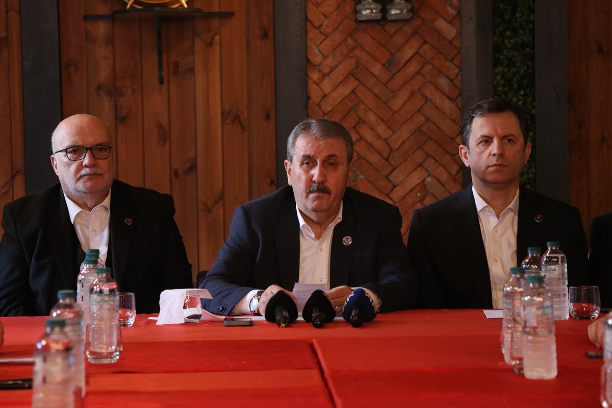 Büyük Birlik Partisi (BBP) Genel Başkanı Mustafa Destici (solda), bir otelde düzenlenen BBP...