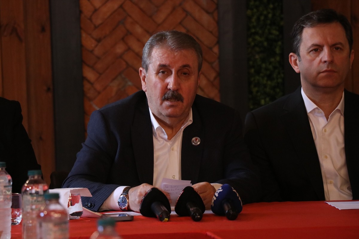 Büyük Birlik Partisi (BBP) Genel Başkanı Mustafa Destici (solda), bir otelde düzenlenen BBP...