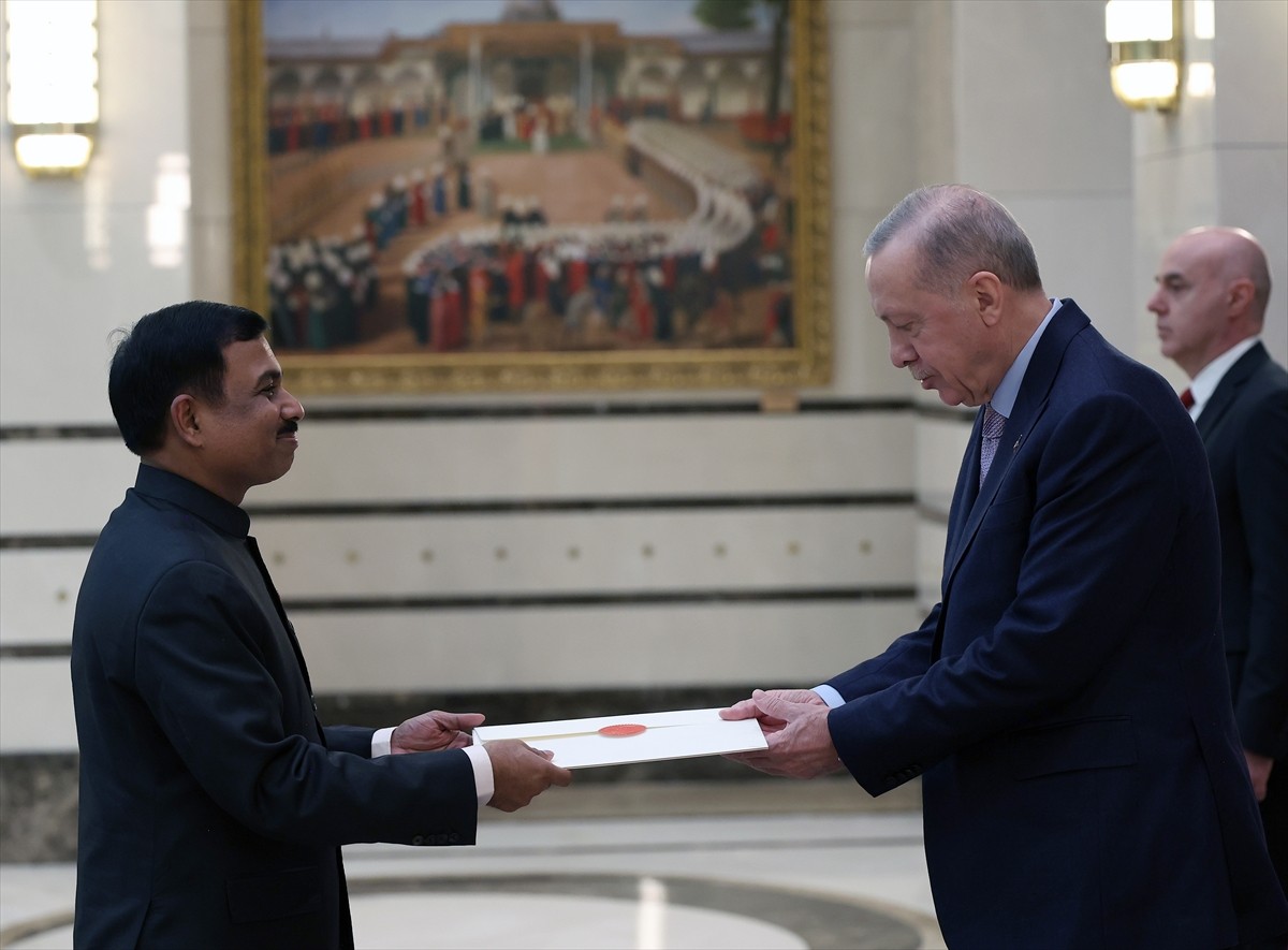 Cumhurbaşkanı Recep Tayyip Erdoğan, Hindistan Büyükelçisi Muktesh Kumar Pardeshi'yi...