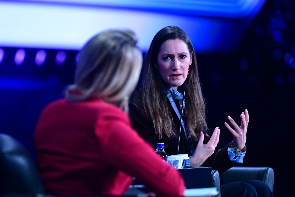 Cumhurbaşkanlığı İletişim Başkanlığınca 'İletişimde Yapay Zeka: Eğilimler, Tuzaklar ve Dönüşüm'...