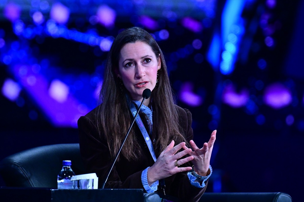 Cumhurbaşkanlığı İletişim Başkanlığınca 'İletişimde Yapay Zeka: Eğilimler, Tuzaklar ve Dönüşüm'...