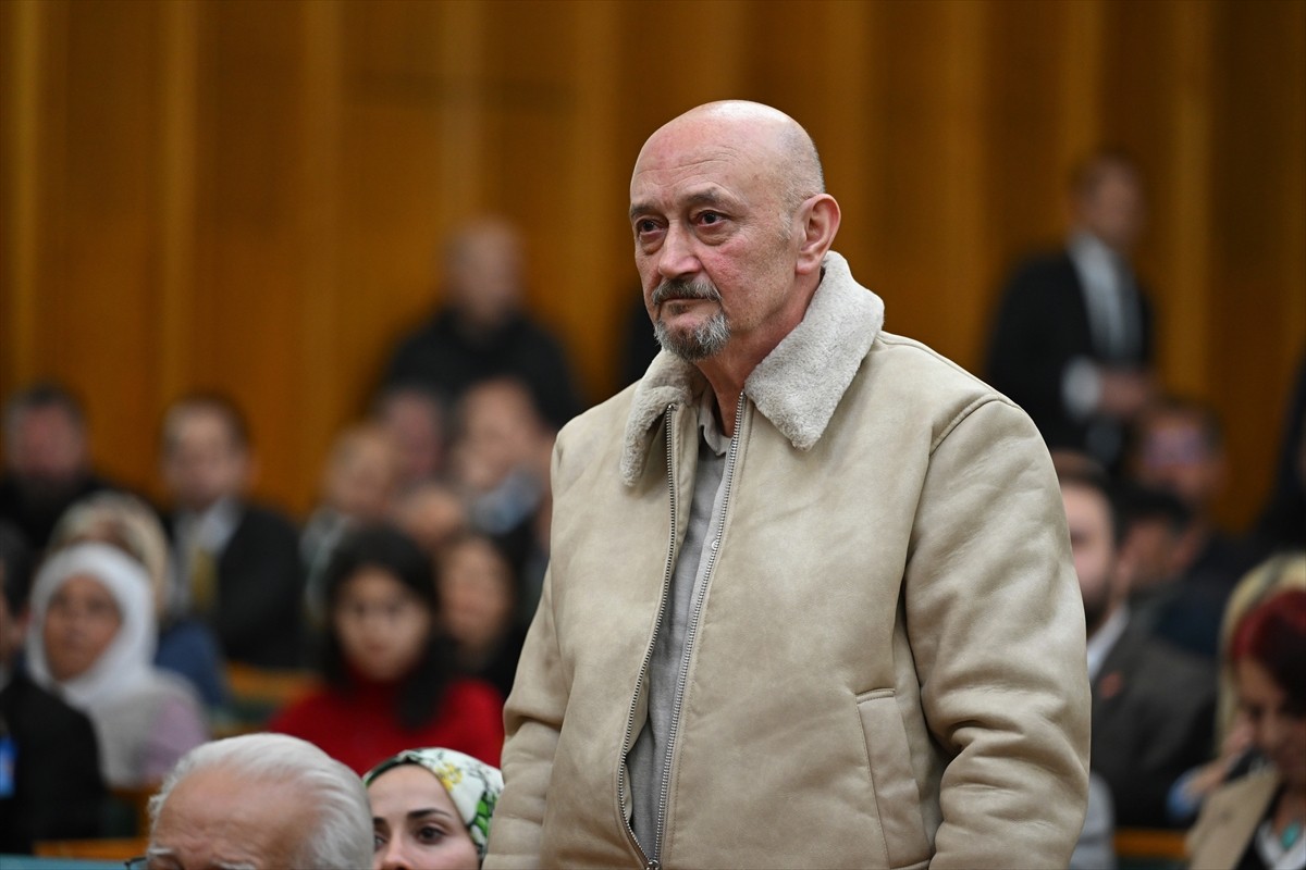 Cumhuriyet Halk Partisi (CHP) Genel Başkanı Özgür Özel, partisinin TBMM Grup Toplantısı'na...