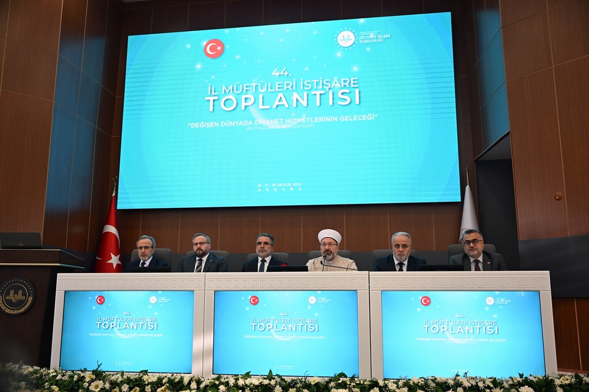 Diyanet İşleri Başkanı Ali Erbaş, Diyanet İşleri Başkanlığı'nda düzenlenen 44. İl Müftüleri...
