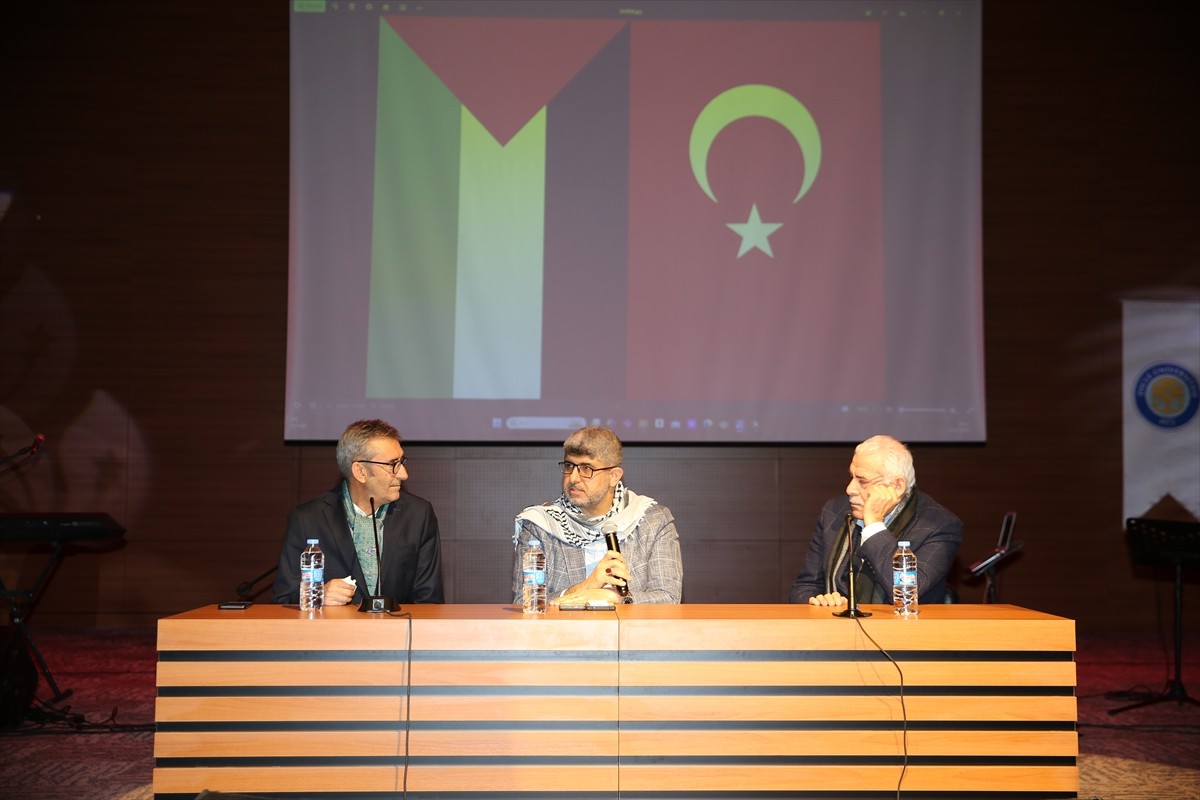 Diyarbakır'da Ortak Basın Platformunca "Filistin Dayanışma Gecesi" gerçekleştirildi. Filistinli...