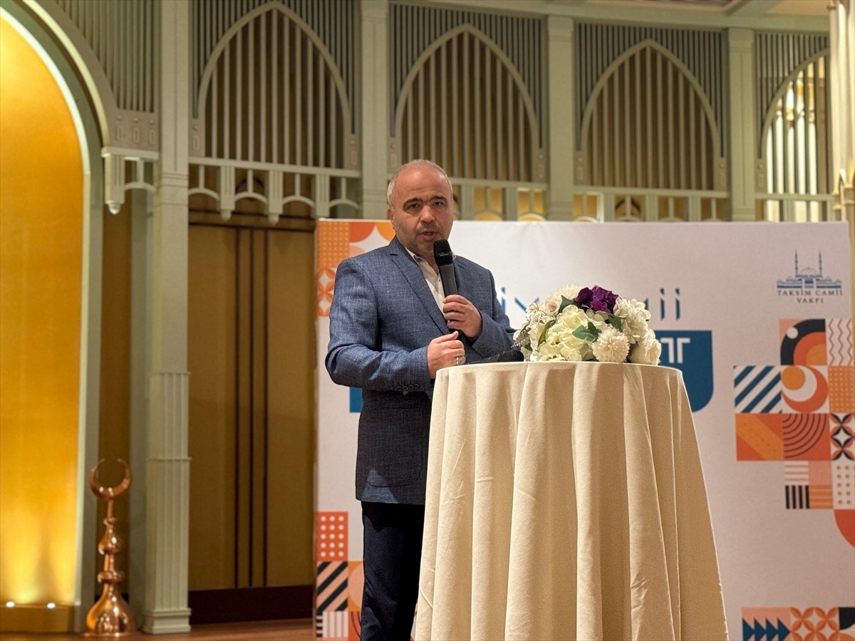 Dünya Dergiler Birliği tarafından düzenlenen "15. Dergi Günleri" Taksim Camii Kültür Sanat...