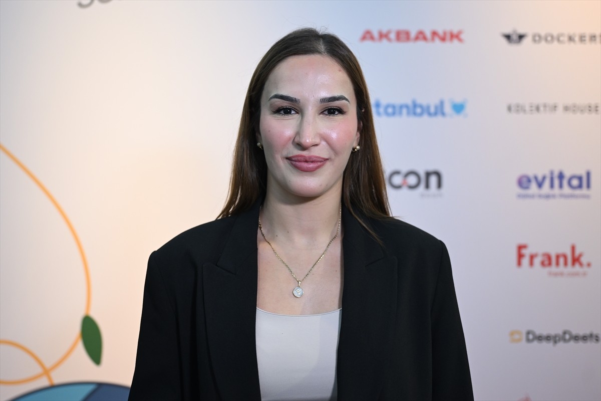 Dünya Güreş Birliği (UWW) tarafından "yılın en iyi kadın güreşçisi" seçilen milli sporcu Buse...