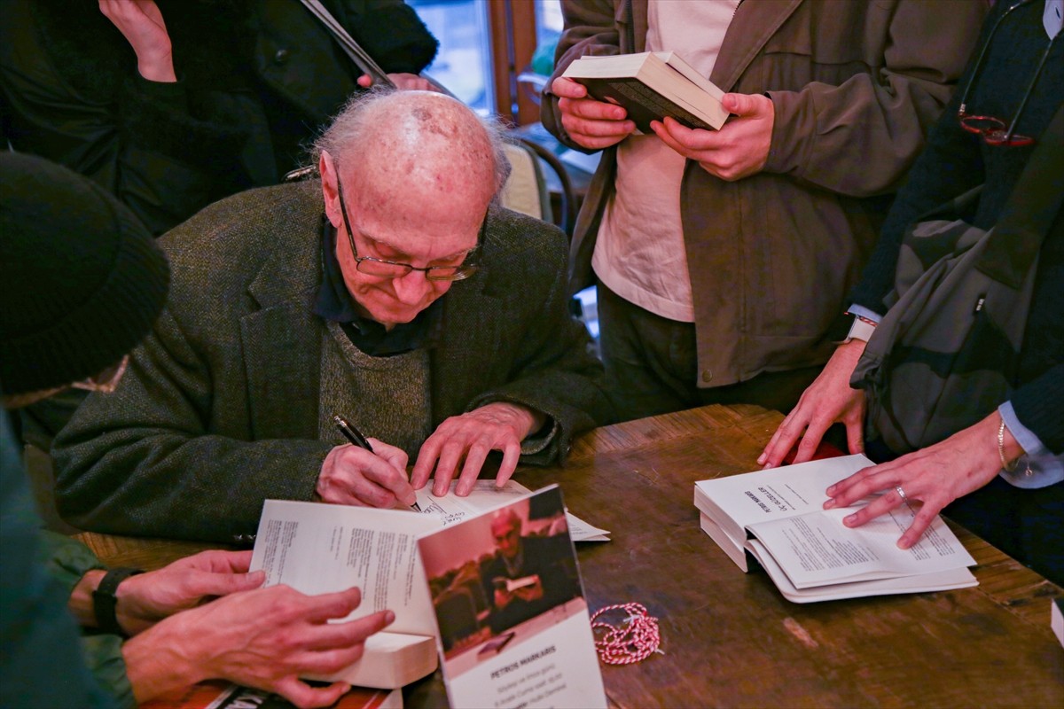 Dünyaca ünlü 87 yaşındaki polisiye edebiyatı yazarı Petros Markaris, İstanbul'da bir dizi...