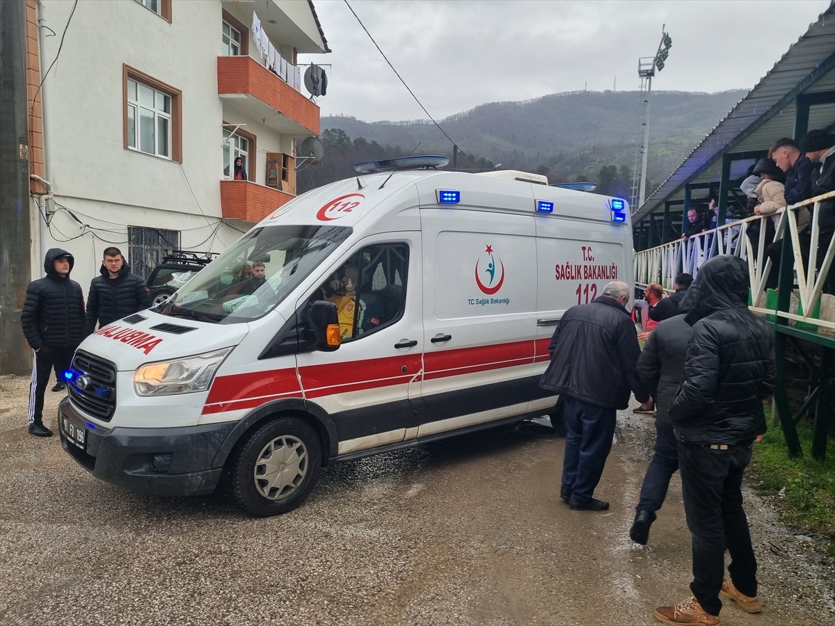 Düzce'nin Yığılca ilçesindeki Süper Amatör Lig maçı, çıkan olaylar nedeniyle tatil edildi. İki...