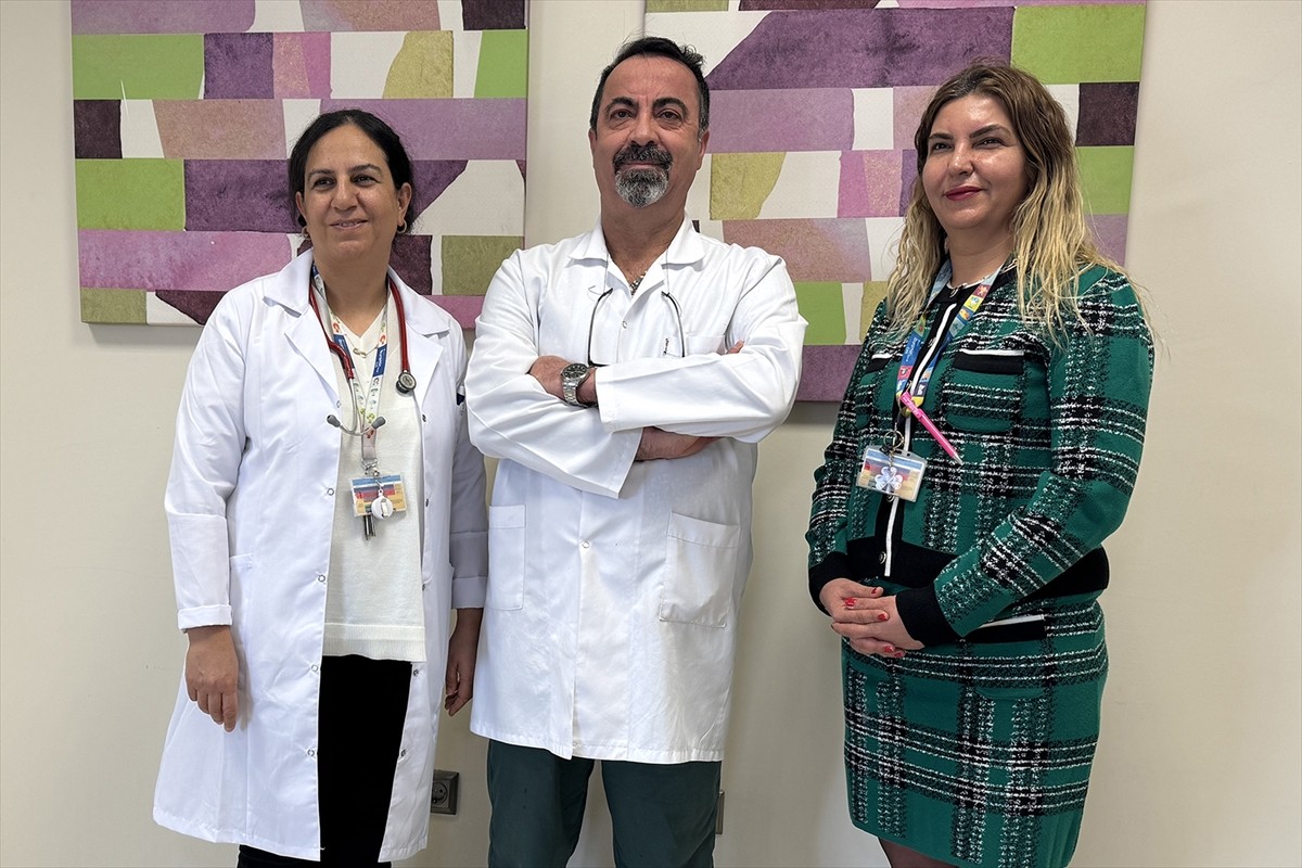 Elazığ'da karın duvarı anomalisi olarak bilinen "omfalosel" teşhisi konulan bebek ameliyat edildi....