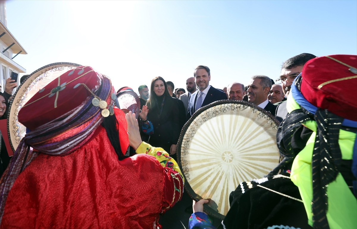 Enerji ve Tabii Kaynaklar Bakanı Alparslan Bayraktar (ortada), Hatice Nasıroğlu Konferans...