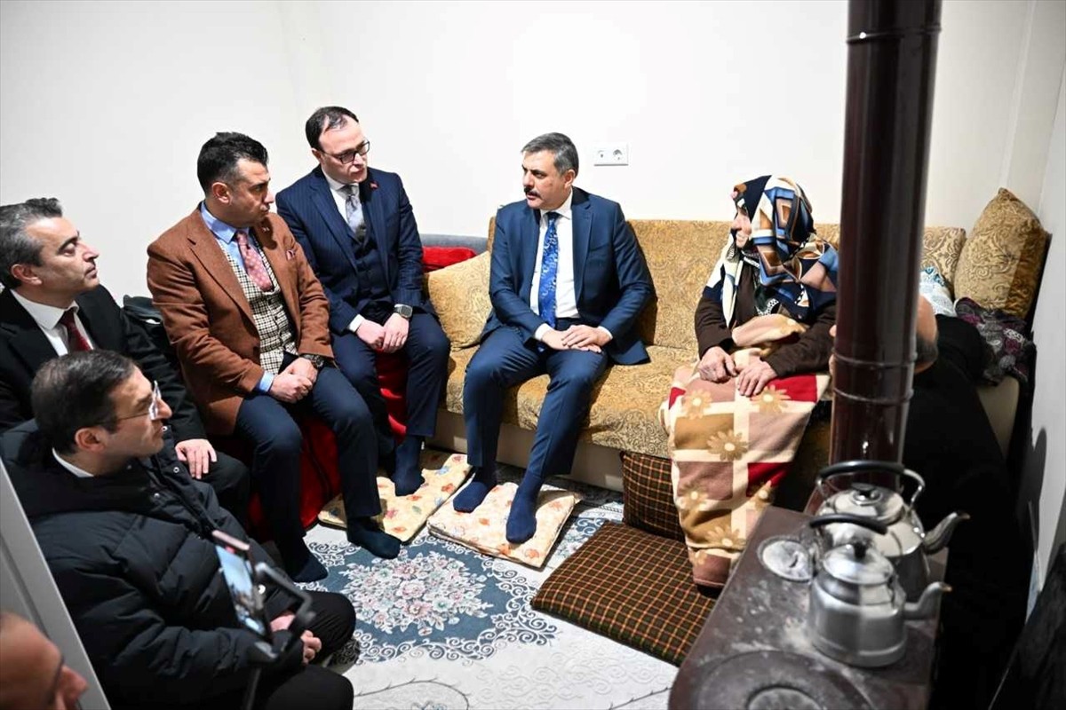 Erzurum Valisi Mustafa Çiftçi, kentte yaşlılara yönelik ev ziyaretlerini sürdürüyor. Bu kapsamda...