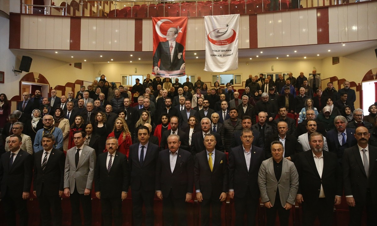 Eski TBMM Başkanı Mustafa Şentop (ön orta), 26 Haziran Atatürk Kültür Sarayı'nda düzenlenen Tokat...