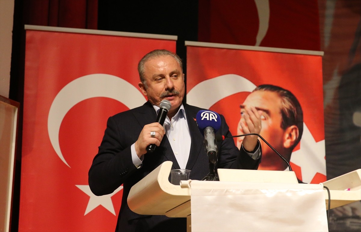 Eski TBMM Başkanı Mustafa Şentop (ön orta), 26 Haziran Atatürk Kültür Sarayı'nda düzenlenen Tokat...