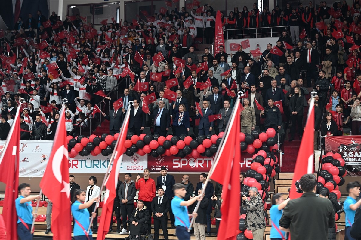 Gaziantep'te 17 branşta gerçekleştirilen "3. Gazi Oyunları" düzenlenen törenle başladı. Valilik...