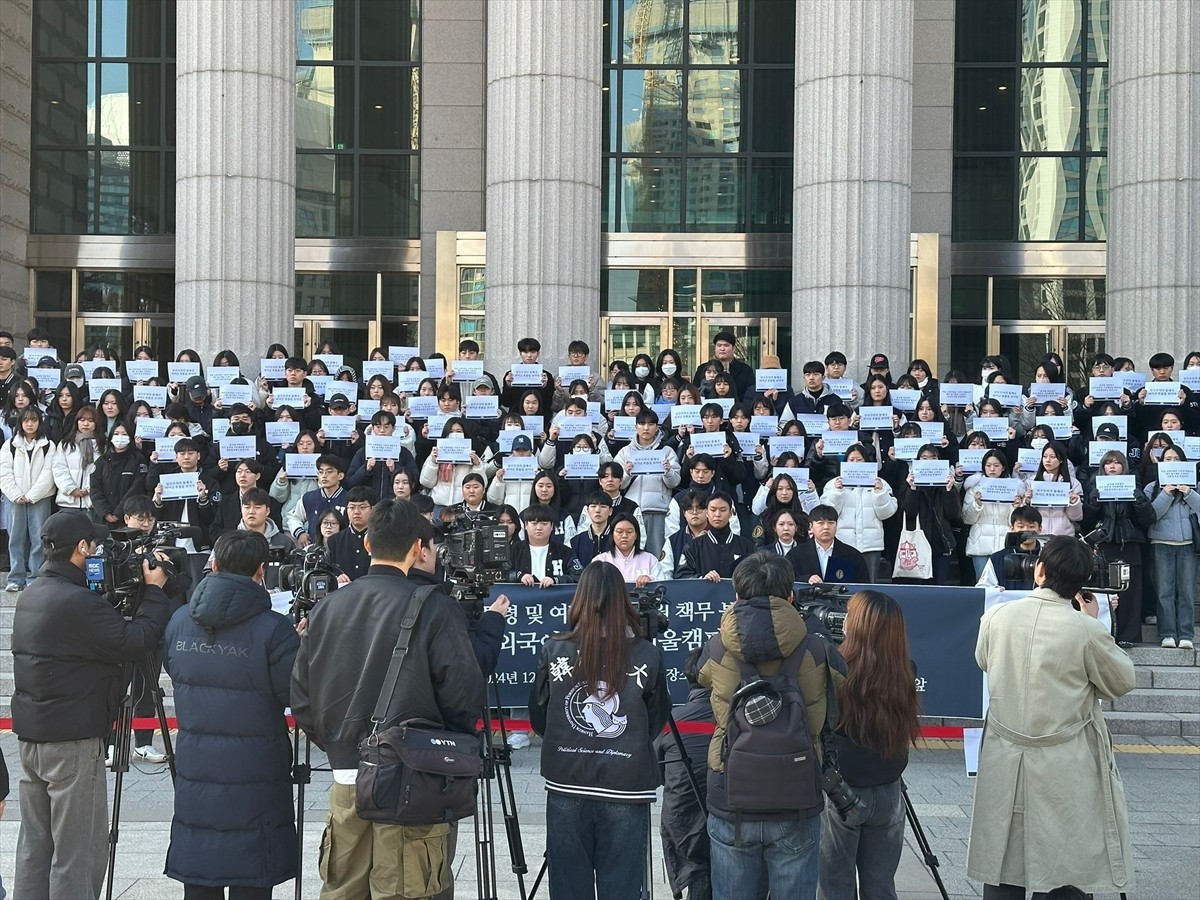 Güney Kore Devlet Başkanı Yoon Suk Yeol'un, 3 Aralık'ta kısa süren başarısız sıkıyönetim ilanının...