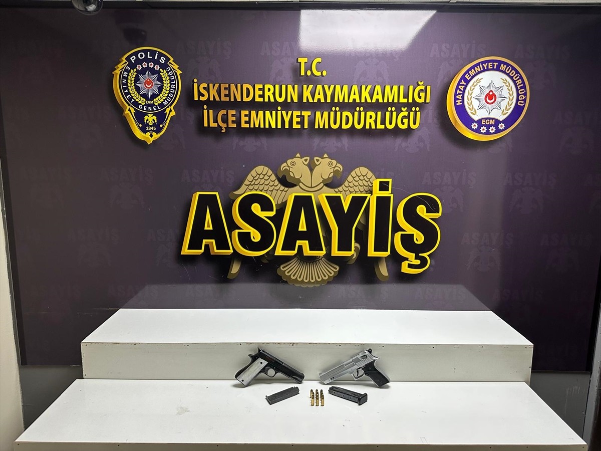 Hatay'ın İskenderun ilçesinde evinde 2 ruhsatsız tabanca bulunan kişi tutuklandı.