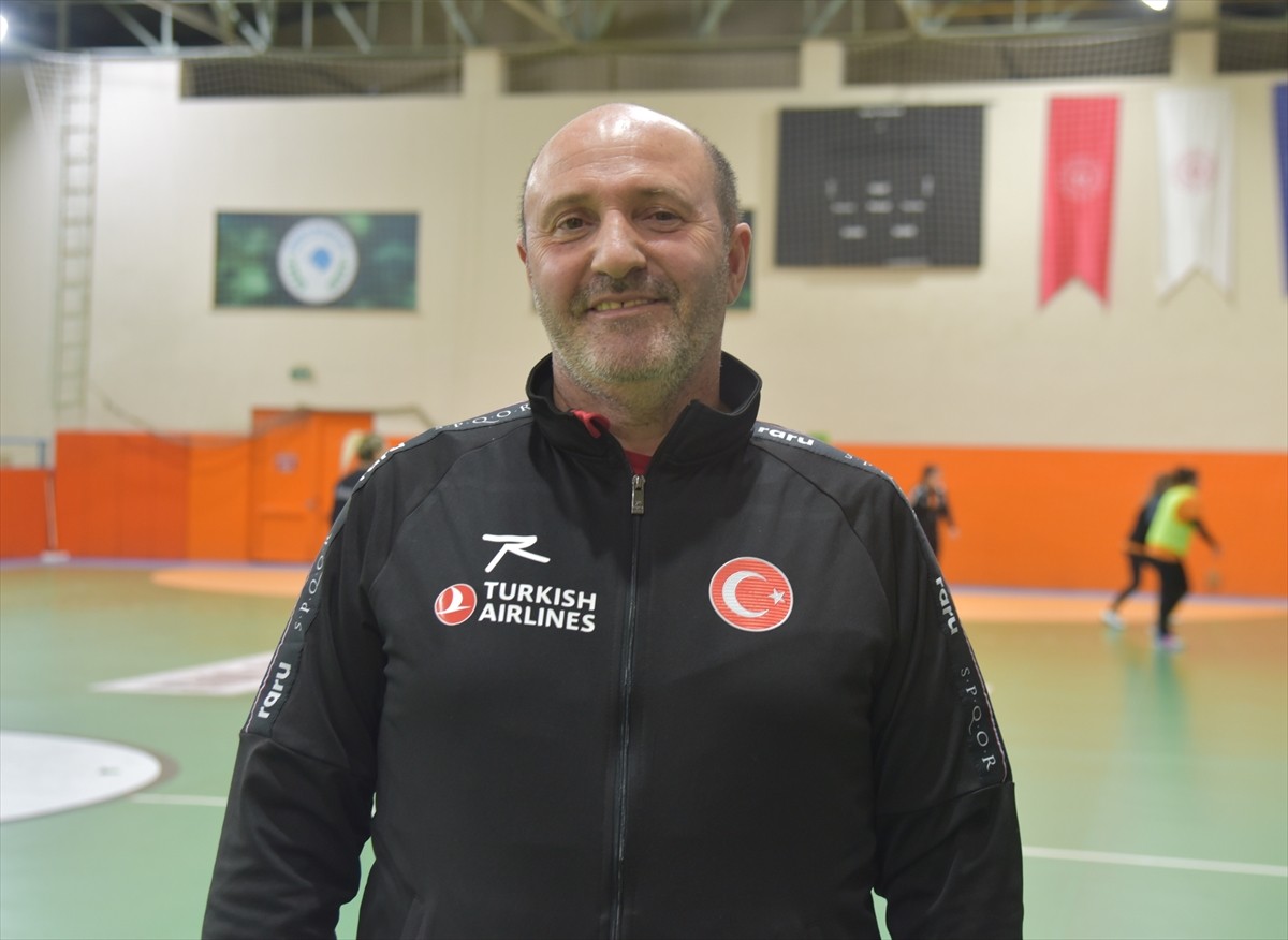 Hentbol Kadınlar Süper Lig ekiplerinden Görele Belediyespor'da başantrenörlük görevine Seyfettin...