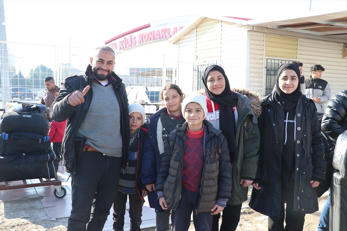 İç savaş sırasında Türkiye'ye sığınan Suriyelilerin 61 yıllık Baas rejiminin devrilmesi sonrasında...